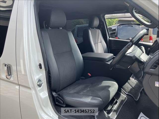 Toyota HIACE VAN 2024-05 6682925-6