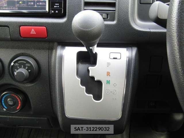 Toyota HIACE VAN 2023-02 6717583-9