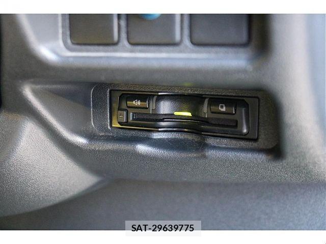 Toyota HIACE VAN 2022-01 6717580-8