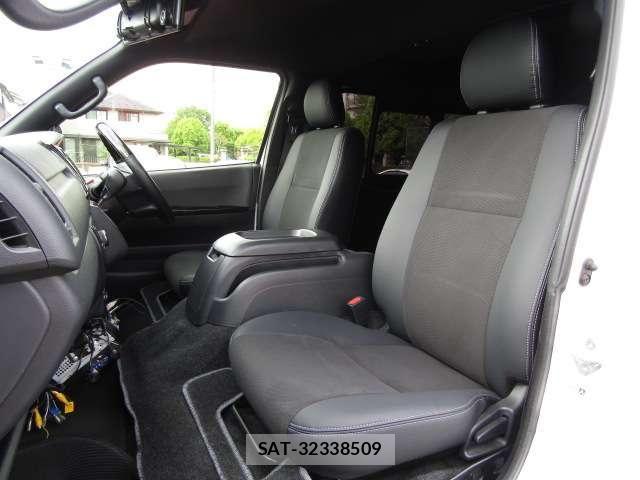 Toyota HIACE VAN 2020-06 6717585-11