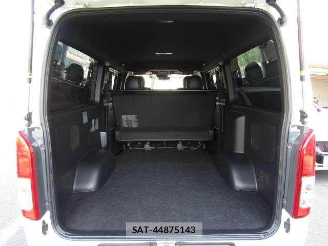 Toyota HIACE VAN 2021-12 6717581-11