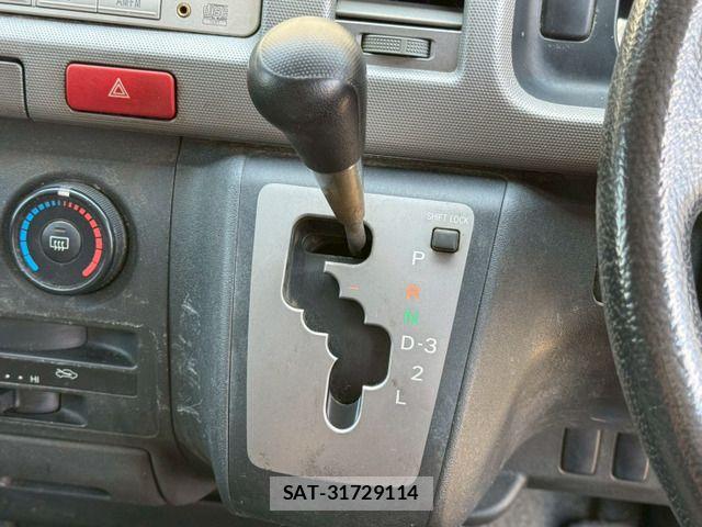 Toyota HIACE VAN 2008-12 6753629-7