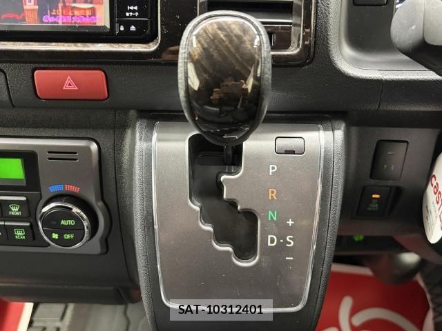 Toyota HIACE VAN 2024-07 6753618-10