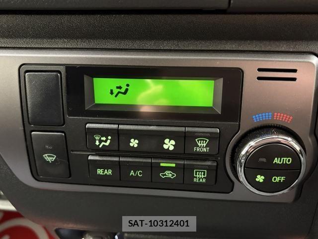 Toyota HIACE VAN 2024-07 6753618-11