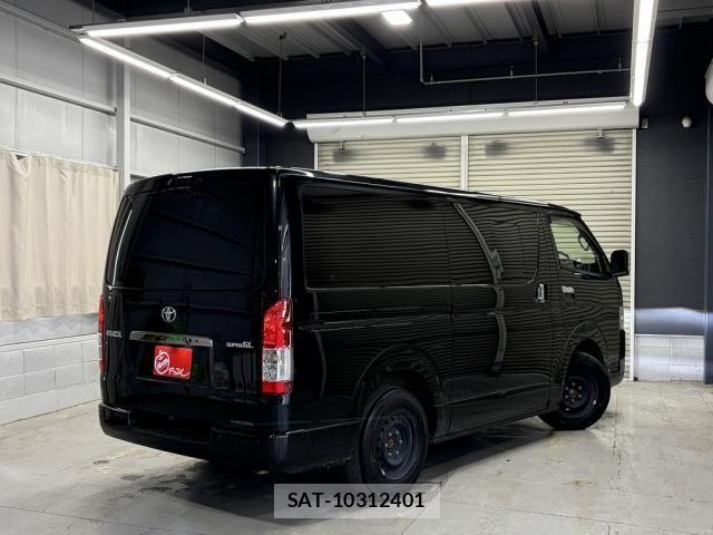 Toyota HIACE VAN 2024-07 6753618-1
