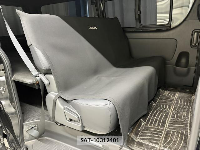 Toyota HIACE VAN 2024-07 6753618-19