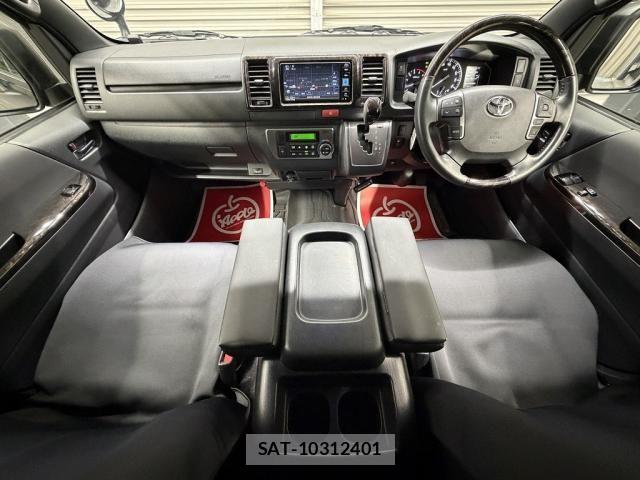 Toyota HIACE VAN 2024-07 6753618-2