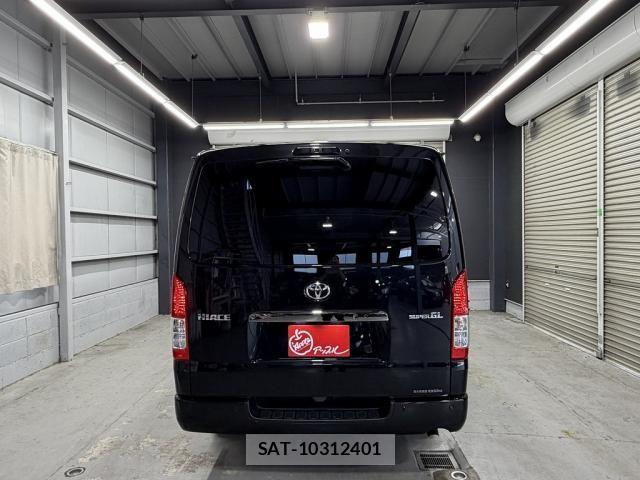 Toyota HIACE VAN 2024-07 6753618-29