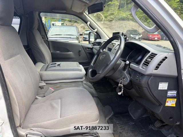 Toyota HIACE VAN 2005-03 6753624-9