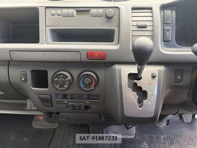Toyota HIACE VAN 2005-03 6753624-13