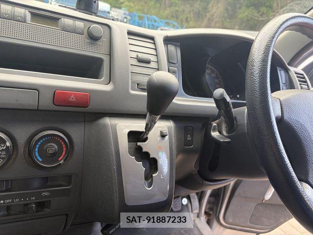 Toyota HIACE VAN 2005-03 6753624-14