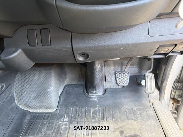 Toyota HIACE VAN 2005-03 6753624-16