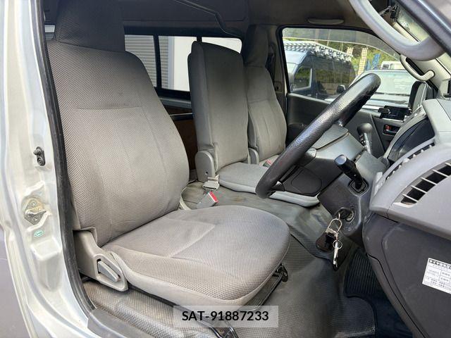 Toyota HIACE VAN 2005-03 6753624-17
