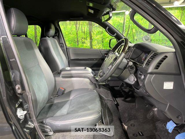 Toyota HIACE VAN 2019-07 6753621-7