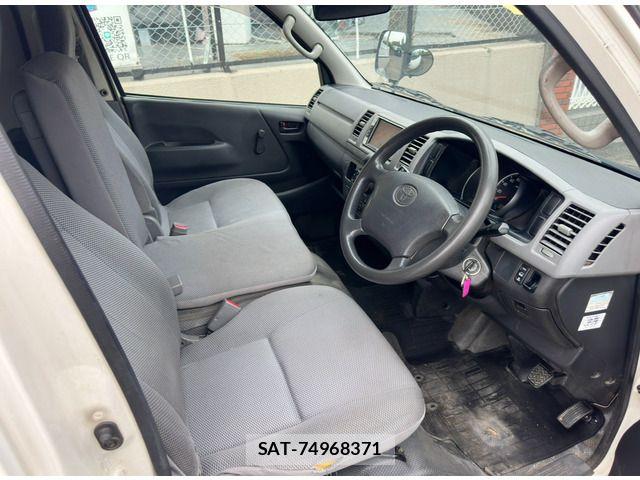 Toyota HIACE VAN 2004-10 6791732-15