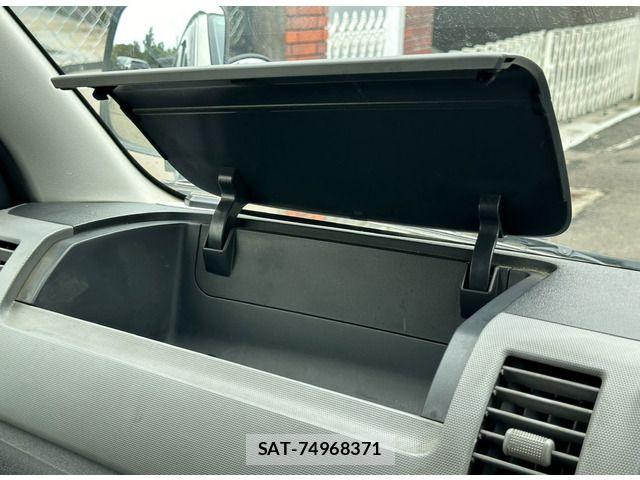 Toyota HIACE VAN 2004-10 6791732-16