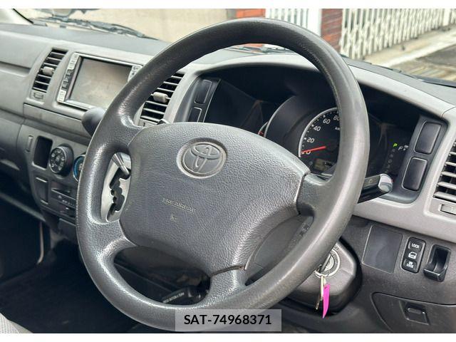 Toyota HIACE VAN 2004-10 6791732-17