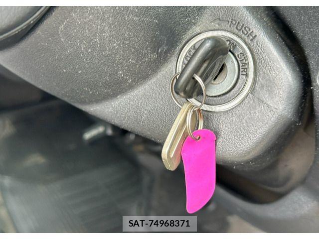 Toyota HIACE VAN 2004-10 6791732-18