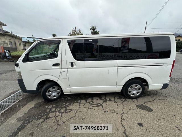 Toyota HIACE VAN 2004-10 6791732-3