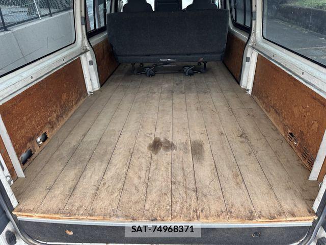 Toyota HIACE VAN 2004-10 6791732-8
