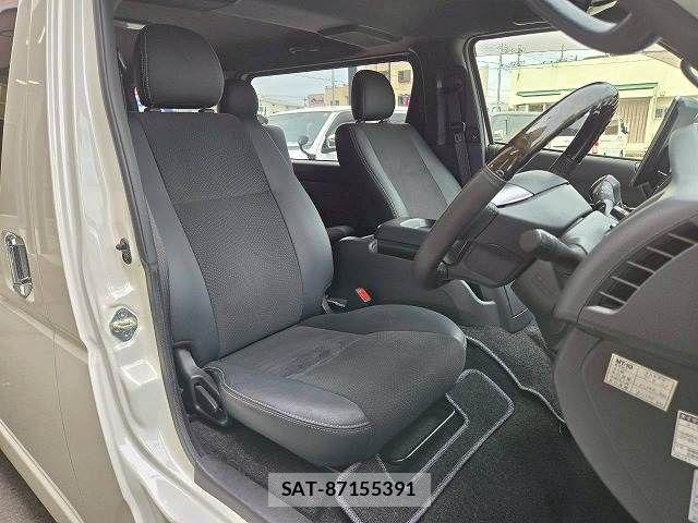 Toyota HIACE VAN 2023-06 6817678-10