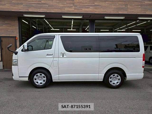 Toyota HIACE VAN 2023-06 6817678-13
