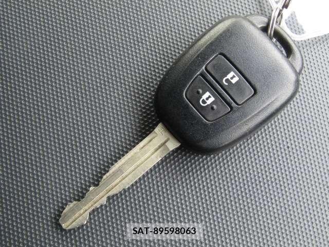 Toyota HIACE VAN 2023-08 6817681-9