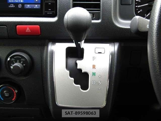 Toyota HIACE VAN 2023-08 6817681-7
