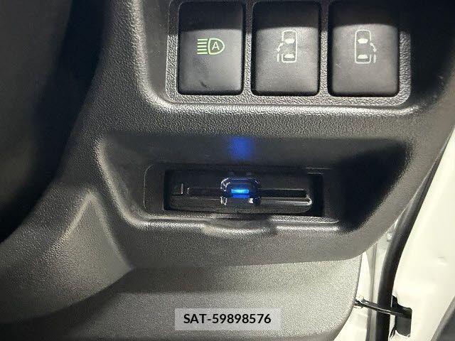Toyota HIACE VAN 2021-09 6817674-12