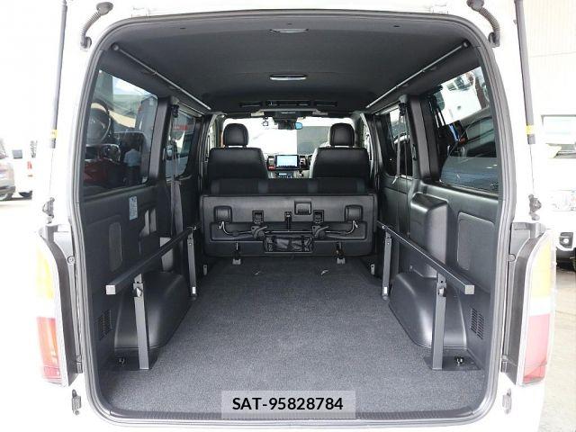 Toyota HIACE VAN 2021-01 6817665-12