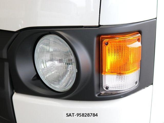 Toyota HIACE VAN 2021-01 6817665-15