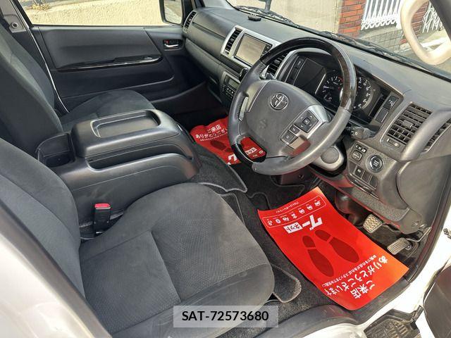 Toyota HIACE VAN 2022-05 6914598-16