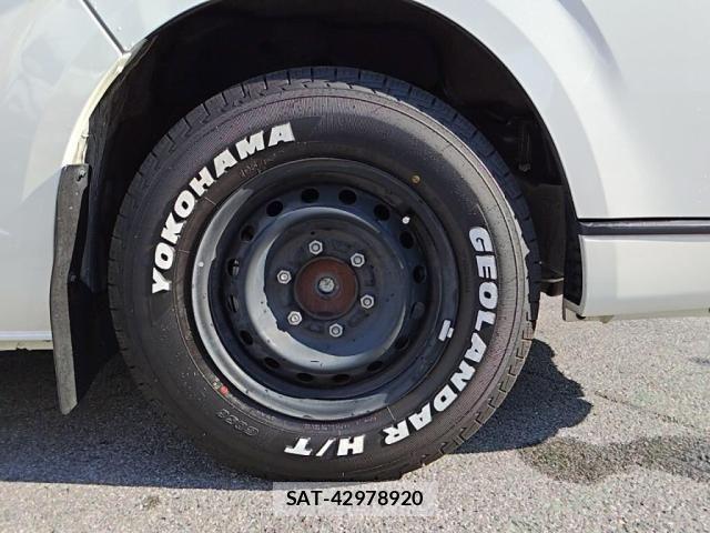 Toyota HIACE VAN 2022-10 6914591-11