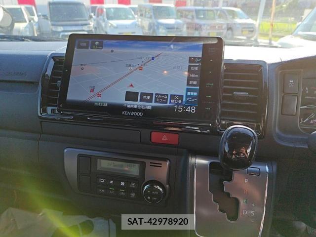 Toyota HIACE VAN 2022-10 6914591-16