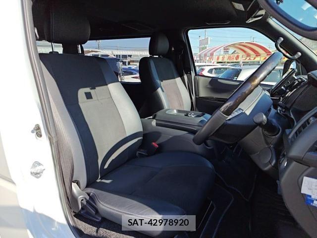 Toyota HIACE VAN 2022-10 6914591-20