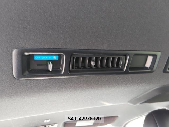 Toyota HIACE VAN 2022-10 6914591-23