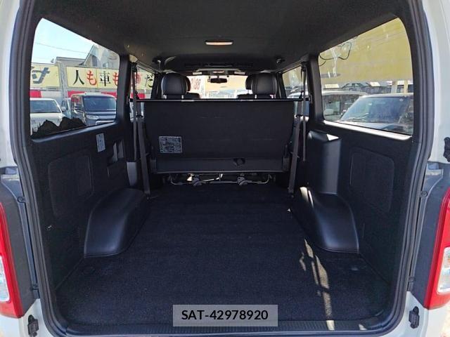 Toyota HIACE VAN 2022-10 6914591-24