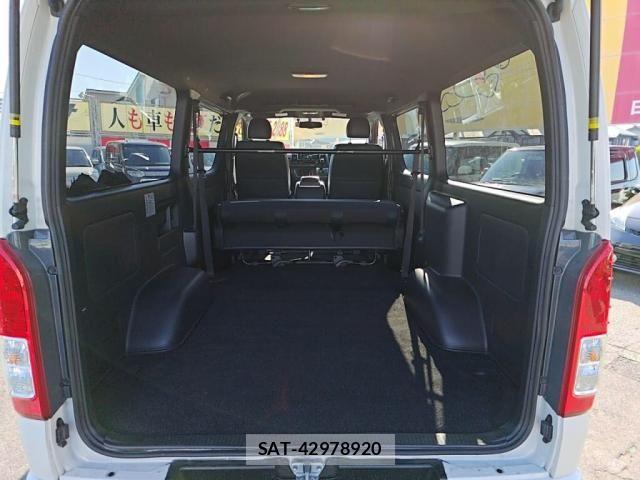 Toyota HIACE VAN 2022-10 6914591-25