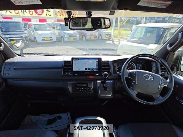 Toyota HIACE VAN 2022-10 6914591-2