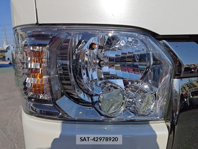 Toyota HIACE VAN 2022-10 6914591-8