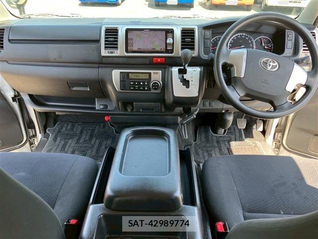 Toyota HIACE VAN 2017-10 6998851-9