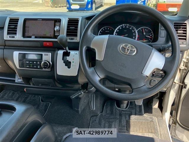 Toyota HIACE VAN 2017-10 6998851-10
