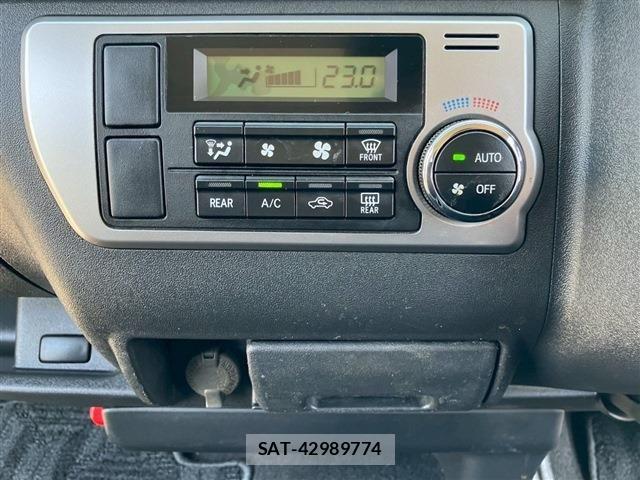 Toyota HIACE VAN 2017-10 6998851-17