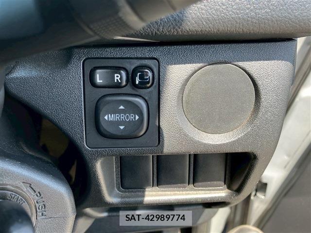 Toyota HIACE VAN 2017-10 6998851-18