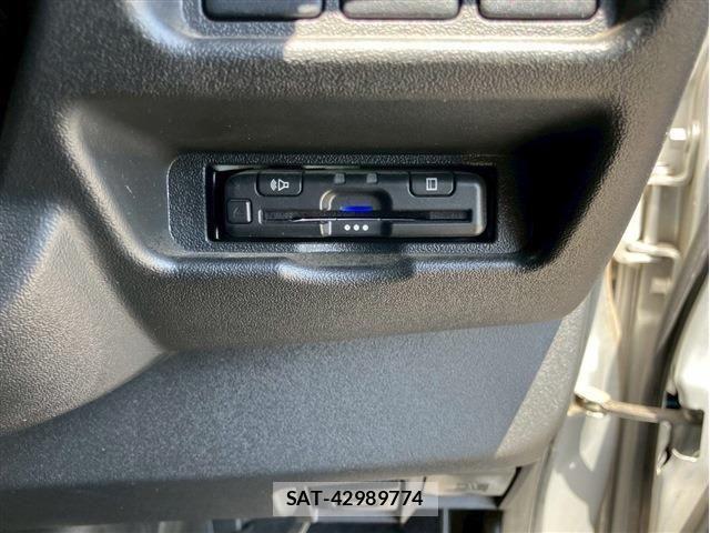 Toyota HIACE VAN 2017-10 6998851-19