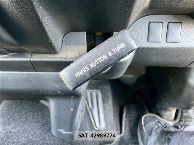 Toyota HIACE VAN 2017-10 6998851-20