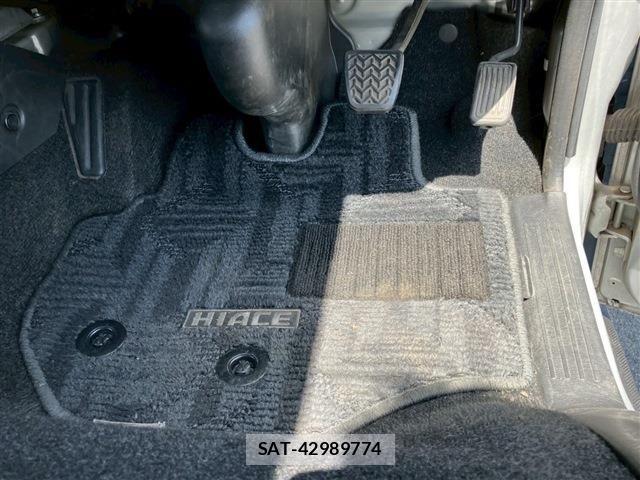 Toyota HIACE VAN 2017-10 6998851-22