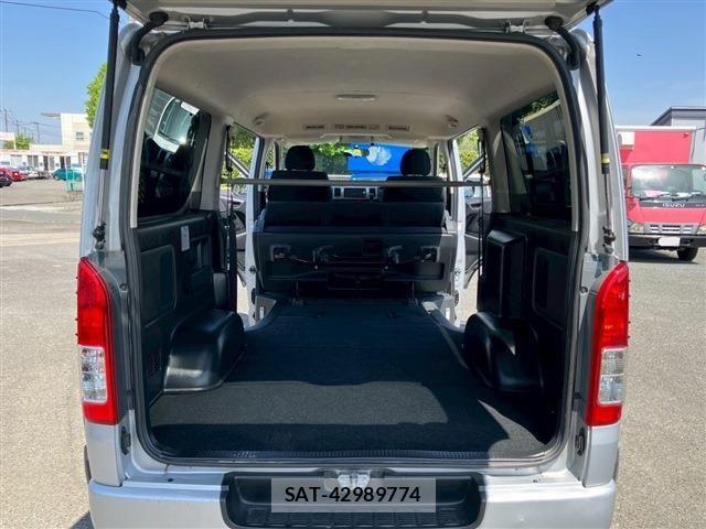 Toyota HIACE VAN 2017-10 6998851-24