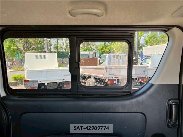 Toyota HIACE VAN 2017-10 6998851-26