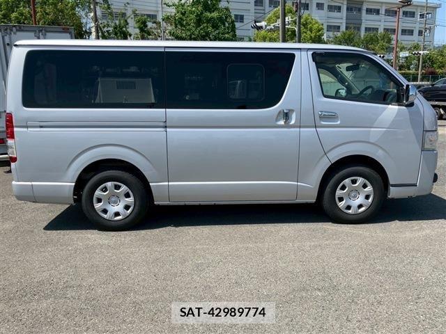 Toyota HIACE VAN 2017-10 6998851-3